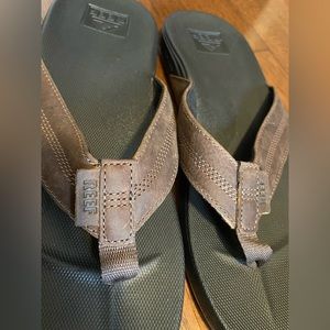 Men’s REEF size 11